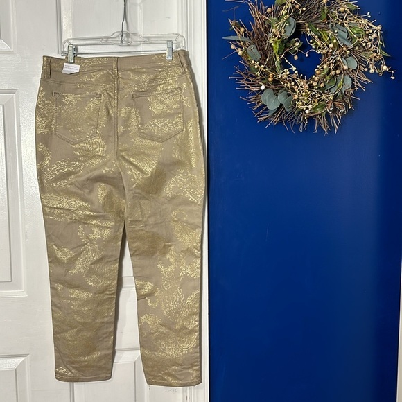NWT Chico’s Tan & Gold Paisley Perfect Stretch Girlfriend Slim Ankle Jeans Sz 10 - Picture 5 of 12